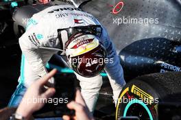 Lewis Hamilton (GBR) Mercedes AMG F1 W10 in parc ferme. 17.03.2019. Formula 1 World Championship, Rd 1, Australian Grand Prix, Albert Park, Melbourne, Australia, Race Day.