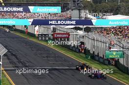Daniil Kvyat (RUS) Scuderia Toro Rosso STR14 leads Pierre Gasly (FRA) Red Bull Racing RB15. 17.03.2019. Formula 1 World Championship, Rd 1, Australian Grand Prix, Albert Park, Melbourne, Australia, Race Day.