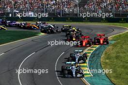 Valtteri Bottas (FIN) Mercedes AMG F1 W10 leads at the start of the race. 17.03.2019. Formula 1 World Championship, Rd 1, Australian Grand Prix, Albert Park, Melbourne, Australia, Race Day.