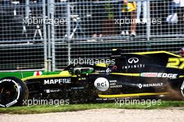 Nico Hulkenberg (GER) Renault F1 Team RS19 runs wide. 17.03.2019. Formula 1 World Championship, Rd 1, Australian Grand Prix, Albert Park, Melbourne, Australia, Race Day.