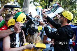Daniel Ricciardo (AUS) Renault F1 Team signs autographs for the fans. 16.03.2019. Formula 1 World Championship, Rd 1, Australian Grand Prix, Albert Park, Melbourne, Australia, Qualifying Day.