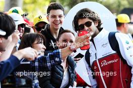 Antonio Giovinazzi (ITA) Alfa Romeo Racing with fans. 16.03.2019. Formula 1 World Championship, Rd 1, Australian Grand Prix, Albert Park, Melbourne, Australia, Qualifying Day.