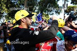 Daniel Ricciardo (AUS) Renault F1 Team signs autographs for the fans. 16.03.2019. Formula 1 World Championship, Rd 1, Australian Grand Prix, Albert Park, Melbourne, Australia, Qualifying Day.