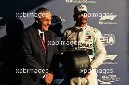 (L to R): Alan Jones (AUS) presents the Pirelli Pole Position Award to Lewis Hamilton (GBR) Mercedes AMG F1. 16.03.2019. Formula 1 World Championship, Rd 1, Australian Grand Prix, Albert Park, Melbourne, Australia, Qualifying Day.
