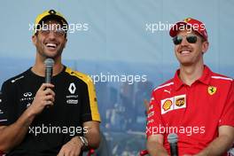 Daniel Ricciardo (AUS), Renault F1 Team and Sebastian Vettel (GER), Scuderia Ferrari  16.03.2019. Formula 1 World Championship, Rd 1, Australian Grand Prix, Albert Park, Melbourne, Australia, Qualifying Day.