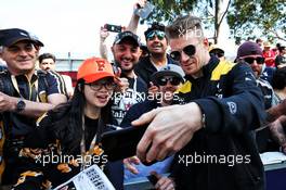 Nico Hulkenberg (GER) Renault F1 Team with fans. 14.03.2019. Formula 1 World Championship, Rd 1, Australian Grand Prix, Albert Park, Melbourne, Australia, Preparation Day.