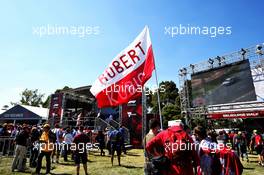 Robert Kubica (POL) Williams Racing fans. 14.03.2019. Formula 1 World Championship, Rd 1, Australian Grand Prix, Albert Park, Melbourne, Australia, Preparation Day.