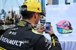 Daniel Ricciardo (AUS) Renault F1 Team with his helmet. 14.03.2019. Formula 1 World Championship, Rd 1, Australian Grand Prix, Albert Park, Melbourne, Australia, Preparation Day.