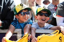 Young Renault F1 Team fans. 14.03.2019. Formula 1 World Championship, Rd 1, Australian Grand Prix, Albert Park, Melbourne, Australia, Preparation Day.