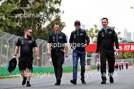 Robert Kubica (POL) Williams Racing walks the circuit with the team. 13.03.2019. Formula 1 World Championship, Rd 1, Australian Grand Prix, Albert Park, Melbourne, Australia, Preparation Day.