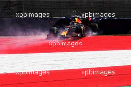 Max Verstappen (NLD) Red Bull Racing RB15 crashes in the second practice session. 28.06.2019. Formula 1 World Championship, Rd 9, Austrian Grand Prix, Spielberg, Austria, Practice Day.