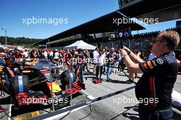 Andy Palmer (GBR) Aston Martin CEO with Red Bull Racing on the grid. 30.06.2019 Formula 1 World Championship, Rd 9, Austrian Grand Prix, Spielberg, Austria, Race Day.
