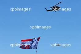 A tribute flag to Niki Lauda flown from a helicopter. 30.06.2019 Formula 1 World Championship, Rd 9, Austrian Grand Prix, Spielberg, Austria, Race Day.