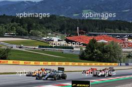Lewis Hamilton (GBR) Mercedes AMG F1 W10 and Lando Norris (GBR) McLaren MCL34 at the start of the race. 30.06.2019 Formula 1 World Championship, Rd 9, Austrian Grand Prix, Spielberg, Austria, Race Day.