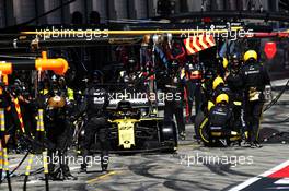 Nico Hulkenberg (GER) Renault F1 Team RS19 makes a pit stop. 30.06.2019 Formula 1 World Championship, Rd 9, Austrian Grand Prix, Spielberg, Austria, Race Day.