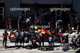 Max Verstappen (NLD) Red Bull Racing RB15 makes a pit stop. 30.06.2019 Formula 1 World Championship, Rd 9, Austrian Grand Prix, Spielberg, Austria, Race Day.