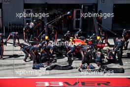 Pierre Gasly (FRA) Red Bull Racing RB15 makes a pit stop. 30.06.2019 Formula 1 World Championship, Rd 9, Austrian Grand Prix, Spielberg, Austria, Race Day.