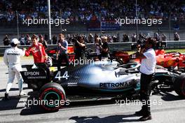 Charles Leclerc (MON) Ferrari celebrates his pole position with second placed Lewis Hamilton (GBR) Mercedes AMG F1 in qualifying parc ferme. 29.06.2019. Formula 1 World Championship, Rd 9, Austrian Grand Prix, Spielberg, Austria, Qualifying Day.