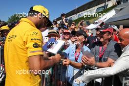 Daniel Ricciardo (AUS) Renault F1 Team signs autographs for the fans. 29.06.2019. Formula 1 World Championship, Rd 9, Austrian Grand Prix, Spielberg, Austria, Qualifying Day.