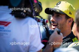 Daniel Ricciardo (AUS) Renault F1 Team with the media. 29.06.2019. Formula 1 World Championship, Rd 9, Austrian Grand Prix, Spielberg, Austria, Qualifying Day.