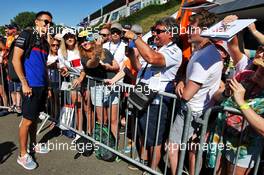 Alexander Albon (THA) Scuderia Toro Rosso with fans. 29.06.2019. Formula 1 World Championship, Rd 9, Austrian Grand Prix, Spielberg, Austria, Qualifying Day.