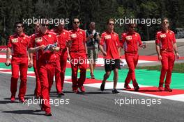 Sebastian Vettel (GER) Ferrari walks the circuit with the team. 27.06.2019. Formula 1 World Championship, Rd 9, Austrian Grand Prix, Spielberg, Austria, Preparation Day.