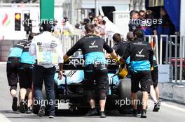 The Williams Racing FW42 of George Russell (GBR) Williams Racing is returned back to the pits after it hit a manhole cover in the first practice session. 26.04.2019. Formula 1 World Championship, Rd 4, Azerbaijan Grand Prix, Baku Street Circuit, Azerbaijan, Practice Day.