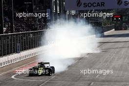 Daniel Ricciardo (AUS) Renault F1 Team RS19 locks up under braking. 26.04.2019. Formula 1 World Championship, Rd 4, Azerbaijan Grand Prix, Baku Street Circuit, Azerbaijan, Practice Day.