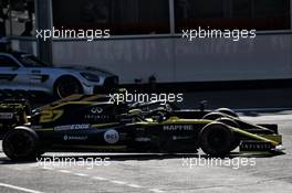 Nico Hulkenberg (GER) Renault F1 Team RS19 and Kevin Magnussen (DEN) Haas VF-19 battle for position. 28.04.2019. Formula 1 World Championship, Rd 4, Azerbaijan Grand Prix, Baku Street Circuit, Azerbaijan, Race Day.