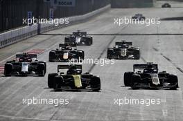 Nico Hulkenberg (GER) Renault F1 Team RS19 and Kevin Magnussen (DEN) Haas VF-19 battle for position. 28.04.2019. Formula 1 World Championship, Rd 4, Azerbaijan Grand Prix, Baku Street Circuit, Azerbaijan, Race Day.