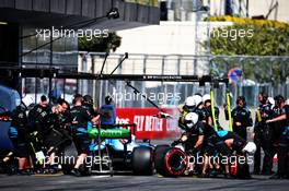 Robert Kubica (POL) Williams Racing FW42 in the pits. 27.04.2019. Formula 1 World Championship, Rd 4, Azerbaijan Grand Prix, Baku Street Circuit, Azerbaijan, Qualifying Day.