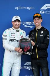 (L to R): Valtteri Bottas (FIN) Mercedes AMG F1 receives the Pirelli Pole Position award from Jack Aitken (GBR) / (KOR) Renault F1 Team Test Driver. 27.04.2019. Formula 1 World Championship, Rd 4, Azerbaijan Grand Prix, Baku Street Circuit, Azerbaijan, Qualifying Day.
