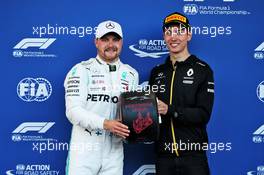 (L to R): Valtteri Bottas (FIN) Mercedes AMG F1 receives the Pirelli Pole Position award from Jack Aitken (GBR) / (KOR) Renault F1 Team Test Driver. 27.04.2019. Formula 1 World Championship, Rd 4, Azerbaijan Grand Prix, Baku Street Circuit, Azerbaijan, Qualifying Day.