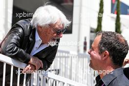 (L to R): Bernie Ecclestone (GBR) with Ted Kravitz (GBR) Sky Sports Pitlane Reporter. 28.04.2019. Formula 1 World Championship, Rd 4, Azerbaijan Grand Prix, Baku Street Circuit, Azerbaijan, Race Day.