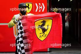 Paddock atmosphere - Ferrari fan. 25.04.2019. Formula 1 World Championship, Rd 4, Azerbaijan Grand Prix, Baku Street Circuit, Azerbaijan, Preparation Day.