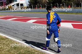 Carlos Sainz Jr (ESP) McLaren stops at the end of the pit lane. 18.02.2019. Formula One Testing, Day One, Barcelona, Spain. Monday.