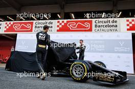 (L to R): Romain Grosjean (FRA) Haas F1 Team and Kevin Magnussen (DEN) Haas F1 Team unveil the Haas VF-19. 18.02.2019. Formula One Testing, Day One, Barcelona, Spain. Monday.