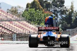 Lando Norris (GBR) McLaren MCL34 stopped at the pit lane exit. 14.05.2019. Formula One In Season Testing, Day One, Barcelona, Spain. Tuesday.