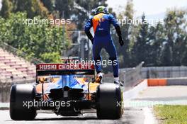 Lando Norris (GBR) McLaren MCL34 stopped at the pit lane exit. 14.05.2019. Formula One In Season Testing, Day One, Barcelona, Spain. Tuesday.