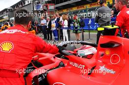 Charles Leclerc (MON) Ferrari SF90 on the grid with a tribute to Anthoine Hubert. 01.09.2019. Formula 1 World Championship, Rd 13, Belgian Grand Prix, Spa Francorchamps, Belgium, Race Day.