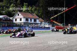 Daniel Ricciardo (AUS) Renault F1 Team RS19 makes contact with Max Verstappen (NLD) Red Bull Racing RB15 at the start of the race. 01.09.2019. Formula 1 World Championship, Rd 13, Belgian Grand Prix, Spa Francorchamps, Belgium, Race Day.