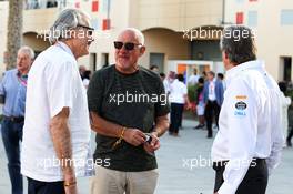 Gordon Murray (RSA) (Left). 29.03.2019. Formula 1 World Championship, Rd 2, Bahrain Grand Prix, Sakhir, Bahrain, Practice Day