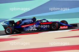Alexander Albon (THA) Scuderia Toro Rosso STR14. 29.03.2019. Formula 1 World Championship, Rd 2, Bahrain Grand Prix, Sakhir, Bahrain, Practice Day
