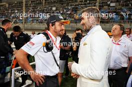 (L to R): Fernando Alonso (ESP) McLaren with David Beckham (GBR) Former Football Player on the grid. 31.03.2019. Formula 1 World Championship, Rd 2, Bahrain Grand Prix, Sakhir, Bahrain, Race Day.
