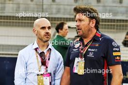 (L to R): Marino Franchitti (GBR) with James Martin (GBR) Celebrity Chef. 31.03.2019. Formula 1 World Championship, Rd 2, Bahrain Grand Prix, Sakhir, Bahrain, Race Day.