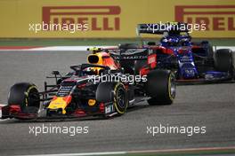 Pierre Gasly (FRA), Red Bull Racing and Alexander Albon (THA), Scuderia Toro Rosso  31.03.2019. Formula 1 World Championship, Rd 2, Bahrain Grand Prix, Sakhir, Bahrain, Race Day.
