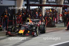 Pierre Gasly (FRA) Red Bull Racing RB15 pit stop. 31.03.2019. Formula 1 World Championship, Rd 2, Bahrain Grand Prix, Sakhir, Bahrain, Race Day.