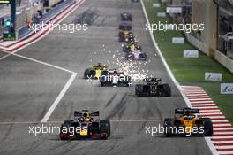 (L to R): Max Verstappen (NLD) Red Bull Racing RB15 and Carlos Sainz Jr (ESP) McLaren MCL34 battle for position. 31.03.2019. Formula 1 World Championship, Rd 2, Bahrain Grand Prix, Sakhir, Bahrain, Race Day.