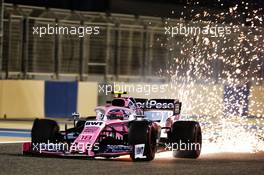 Lance Stroll (CDN) Racing Point F1 Team RP19 sends sparks flying at the start of the race. 31.03.2019. Formula 1 World Championship, Rd 2, Bahrain Grand Prix, Sakhir, Bahrain, Race Day.