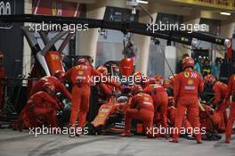 Sebastian Vettel (GER) Ferrari SF90 pit stop. 31.03.2019. Formula 1 World Championship, Rd 2, Bahrain Grand Prix, Sakhir, Bahrain, Race Day.